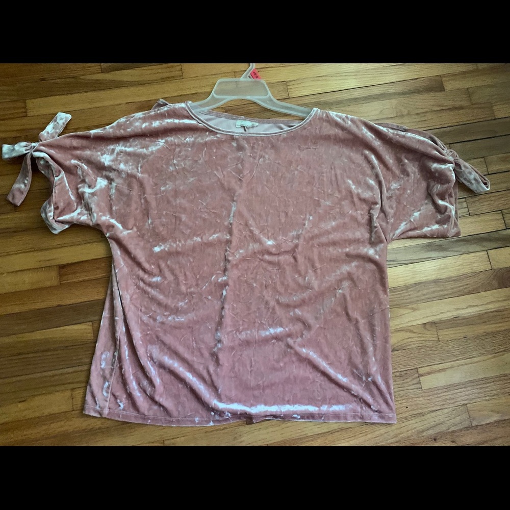 [SOLD] Pink Faux Velvet T-Shirt with Shoulder Ties